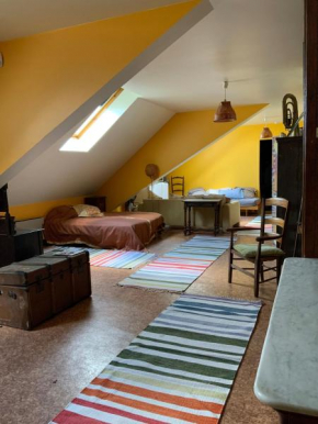 STUDIO 63M2 3EME ETAGE OU CHAMBRE DANS APPARTEMENT 2EME ETAGE pour SEJOURS A MOULINS